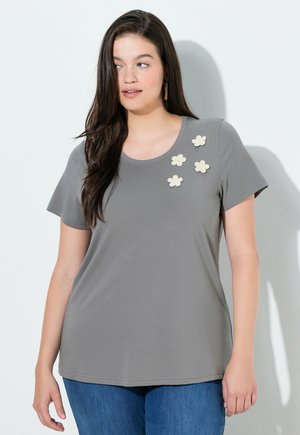 - T-shirt z nadrukiem