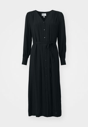 Černé dlouhé šaty s dlouhým rukávem vyrobené z lehkého materiálu, s výstřihem do V, zapínáním na knoflíky a vázáním v pase, s mírně texturovaným povrchem.