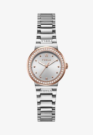 Stříbrné kovové hodinky s růžově zlatým rámečkem, vykládaným krystaly, a texturovaným stříbrným ciferníkem se minimalistickými hodinovými indexy.