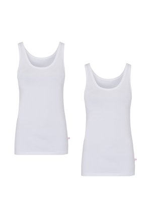 Zwei weiße Tanktops aus weichem Stoff, mit Rundhalsausschnitt, geradem Schnitt und Seitennähten, versehen mit einem kleinen Etikett auf der unteren linken Seite.