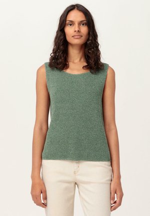 Top senza maniche a coste verdi con scollo rotondo. La texture è morbida e leggermente elasticizzata, presenta una silhouette aderente.
