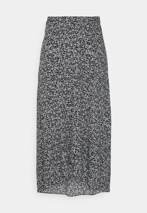 Schwarzer Blumen-Midirock mit weißen kleinen Blumen, einem taillierten Bund, leichtem Stoff und einer fließenden Silhouette mit einem leicht durchsichtigen Saum.