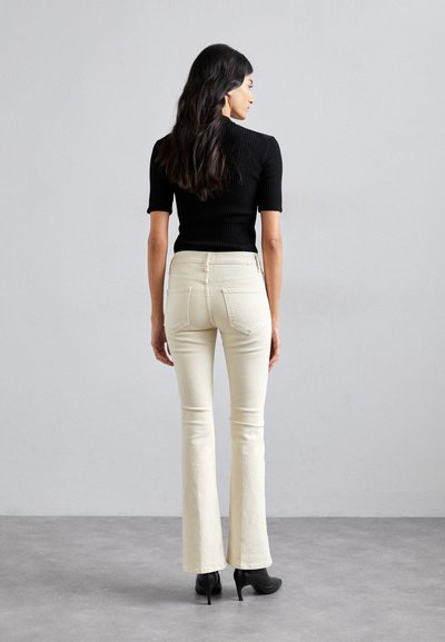 Mother THE WEEKENDER SNEAK - Bootcut-farkut - off-white