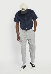 Redefined Rebel Pantaloni - mottled light grey