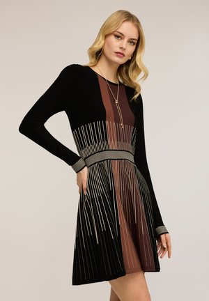 FLARE IN A RIGHE - Abito in maglia - nero