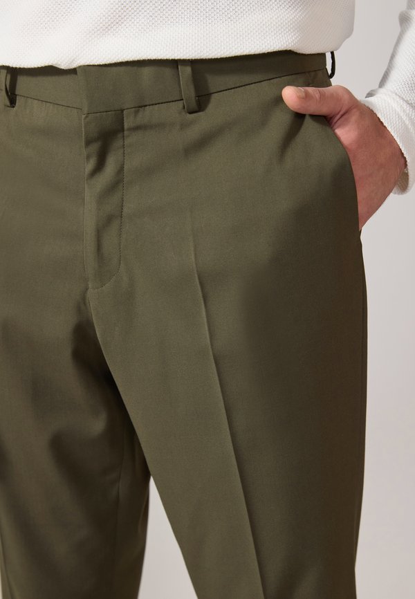 PERFORMANCE STRETCH SUIT - Suit - khaki2