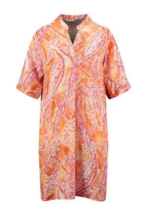 Robe orange à manches courtes avec un motif cachemire rose et blanc, décolleté en V et coupe ample.