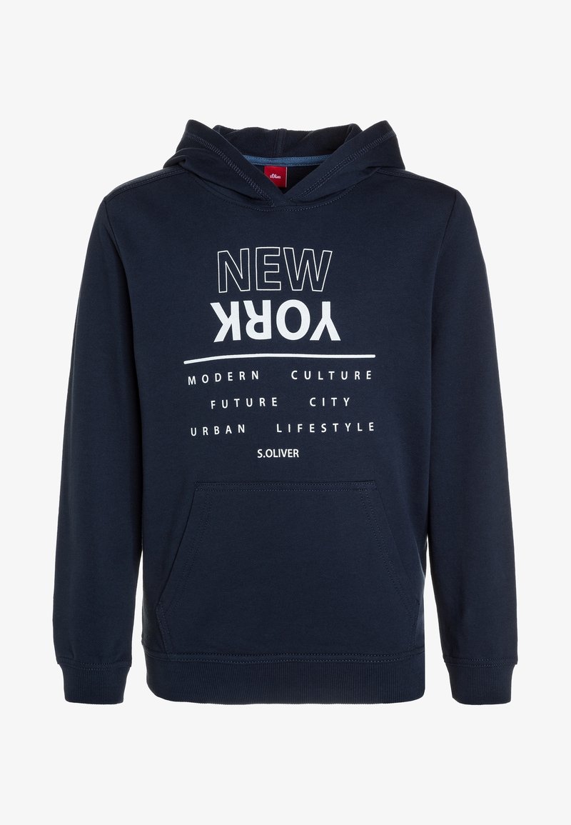 Sweat à capuche bleu marine avec poche avant et texte blanc indiquant « NEW YORK » (à l’envers), « MODERN CULTURE FUTURE CITY URBAN LIFESTYLE » et « S.OLIVER ».