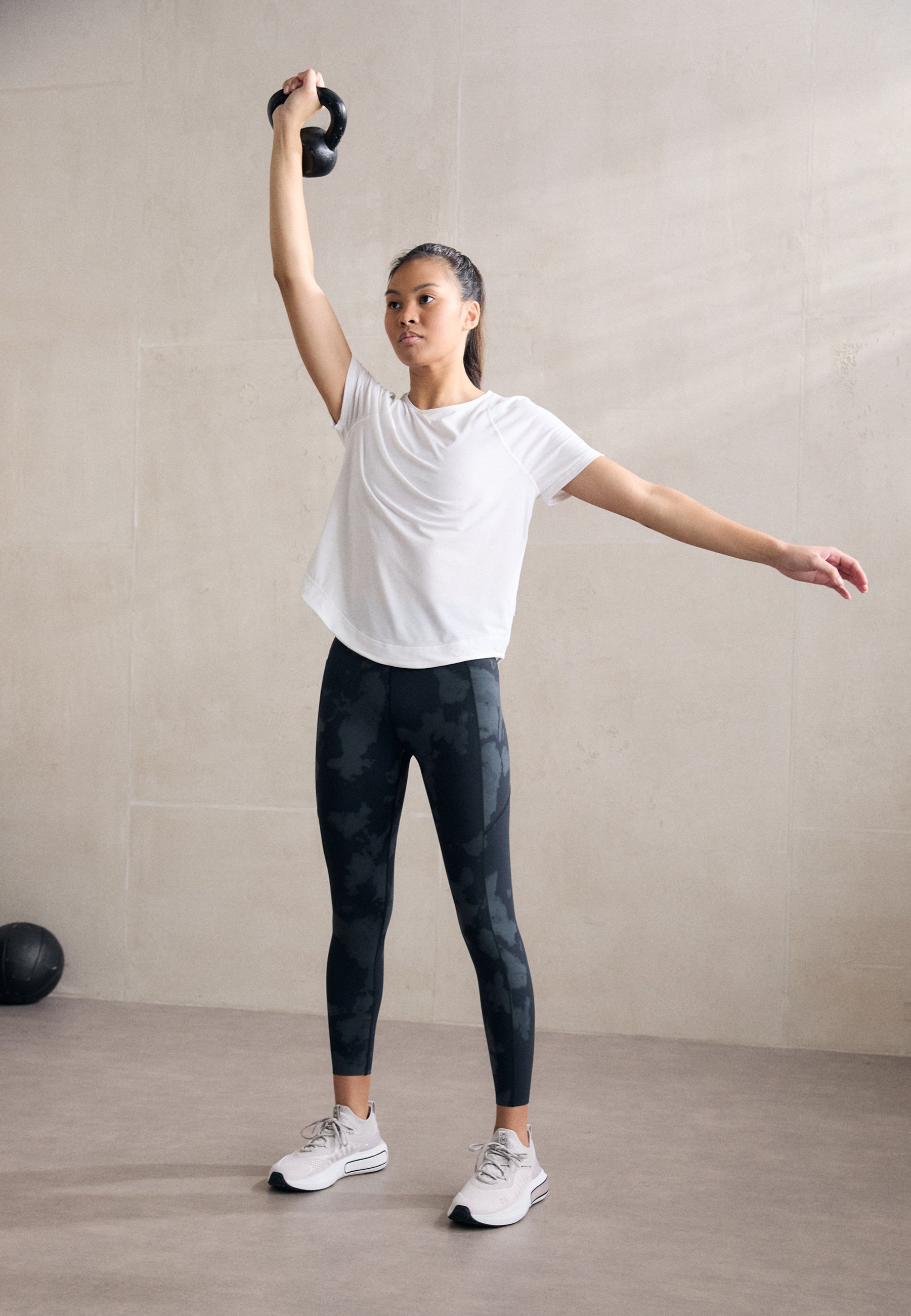 売れ筋商品|||スウェッティベティ Tシャツ レディース トップス BREATHE EASY - Sports T-shirt - white Sweaty Betty | Breathe Easy Running T-Shirt - White | The