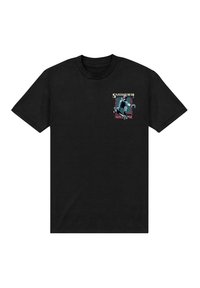 Černé bavlněné tričko s grafikou na levé části hrudi ztvárňující skateboardistu v živých barvách s textovými akcenty.