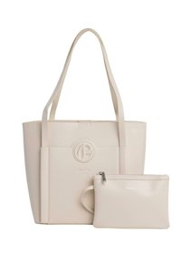 Borsa a tracolla beige con due manici, texture liscia, dettaglio del logo centrato. Include una pochette zip coordinata più piccola con una zip argento.