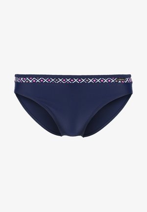 Temno modri bikini hlački z dekorativnim pattern pasom, ki ima roza, belo in sivo geometrijsko zasnovo. Gladka tekstura, nizko pasovanje.
