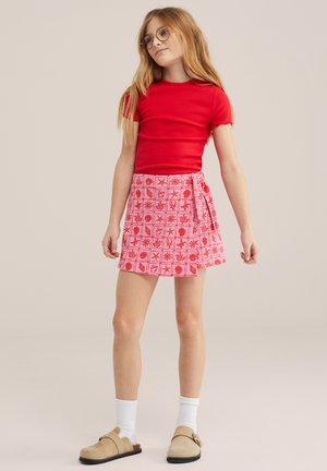 WE Fashion Shorts - bright pink