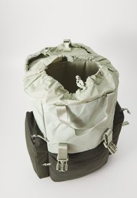 Columbia TRAIL TRAVELER™ 28L UNISEX - Hátizsák - safari/greenscape
