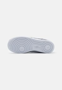 Nike Sportswear Baskets basses - white