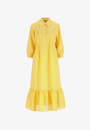 Sárga midi ruha háromnegyedes pöttyös ujjakkal, gombos elülső résszel, virágos hímzéssel a mellkason, pliszírozott részletekkel és fodros szegéllyel.