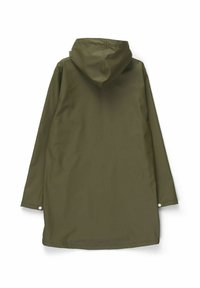 Olivgrön vattentät jacka med huva, långa ärmar och tryckknappar vid ärmsluten. Slät yta och minimalistisk design.