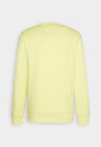 Gul sweatshirt med rund halsringning, långa ärmar och ribbade manschetter. Tillverkad av ett mjukt material, med en slät och enfärgad design.