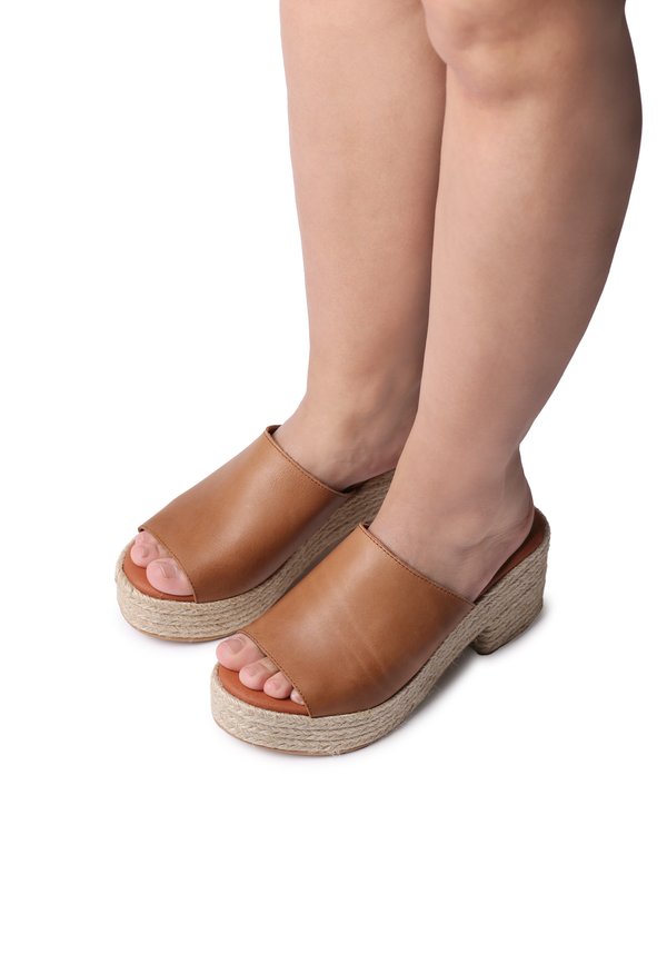 ANDREA - Pantolette hoch - cuiro