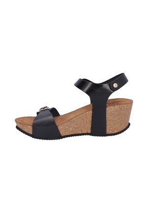 Sandalia de cuña de cuero negro con plataforma de corcho, correa en el tobillo con botón y hebilla frontal en diseño de punta abierta.