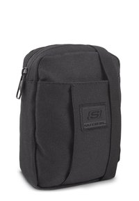 Bolso cruzado de tela negra con cremallera, bolsillo frontal y parche con el logo de Skechers; forma rectangular con superficie texturizada y correa ajustable.