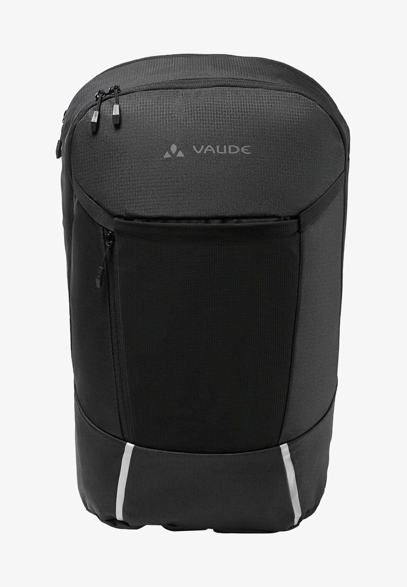 Mochila Vaude negra con una textura suave, forma rectangular y dos compartimentos con cremallera. Presenta acentos reflectantes en la parte inferior.