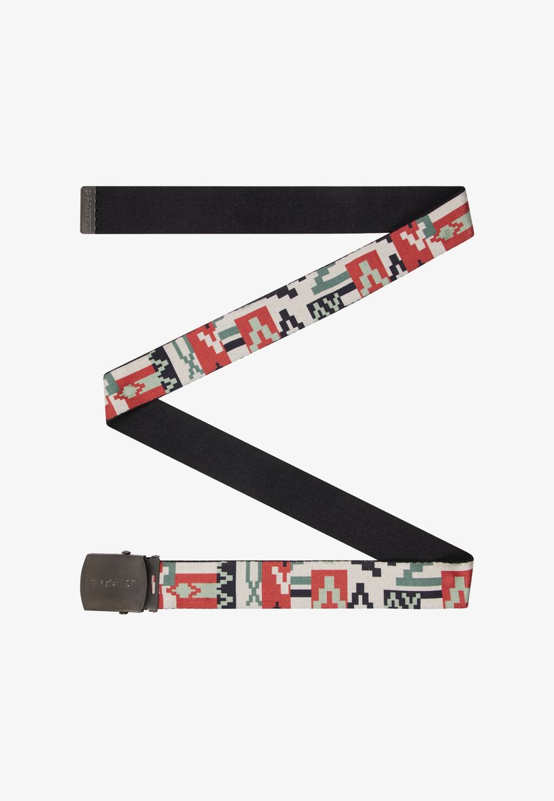 Geweven stoffen riem met een geometrisch patroon in rood, groen en zwart, met een zwarte elastische sectie en een metalen gesp.