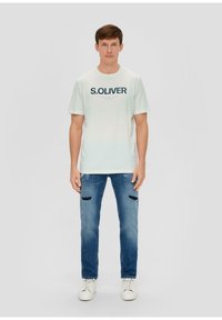 s.Oliver MIT FRONTPRINT - T-shirt print - weiß