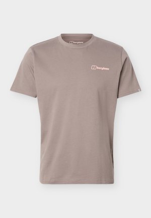 T-shirt Berghaus taupe à manches courtes avec col rond et petit logo sur la poitrine gauche sur fond blanc.