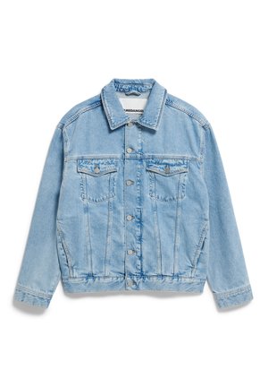 Hellblaues Jeansjackett mit einem umgeschlagenen Kragen, langen Ärmeln, zwei Brusttaschen und silbernen Knopfverschluss, in leicht ausgewaschener Optik.