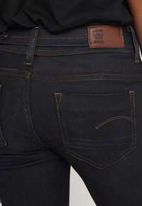G-STAR Vaqueros rectos - rinsed denim