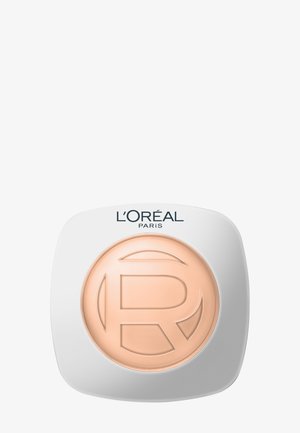 Fond de teint compact avec un boîtier carré blanc, une poudre beige embossée et le logo "L'Oréal Paris" sur le dessus.