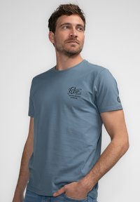 Petrol Industries - T-shirt z nadrukiem