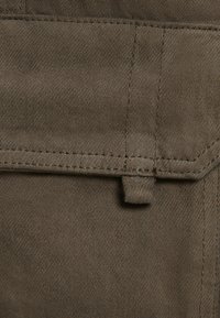 Bershka Shorts vaqueros - brown