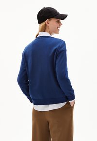 ARMEDANGELS LAILAA - Strickpullover - faded indigo