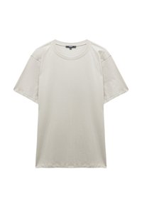 Camiseta de color beige claro hecha de algodón suave. Presenta un cuello redondo clásico y mangas cortas. Diseño simple sin patrones ni acentos visibles.