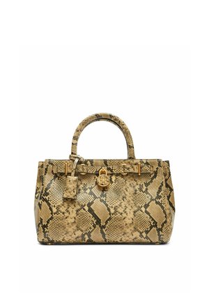 Strukturierte Handtasche mit beige-schwarzem Schlangenhautmuster, mit zwei Griffen, einem goldenen Schloss und einem kleinen daran befestigten Täschchen.