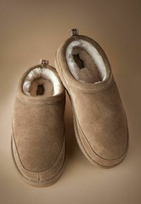 Next REGULAR FIT SIGNATURE - Papuče - taupe brown
