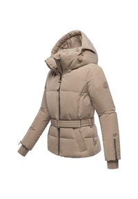 Beige pufferjack met een capuchon, een verstelbare taille en ritssluitingen. Voorzien van een doorgestikt patroon en geribbelde manchetten voor extra warmte.