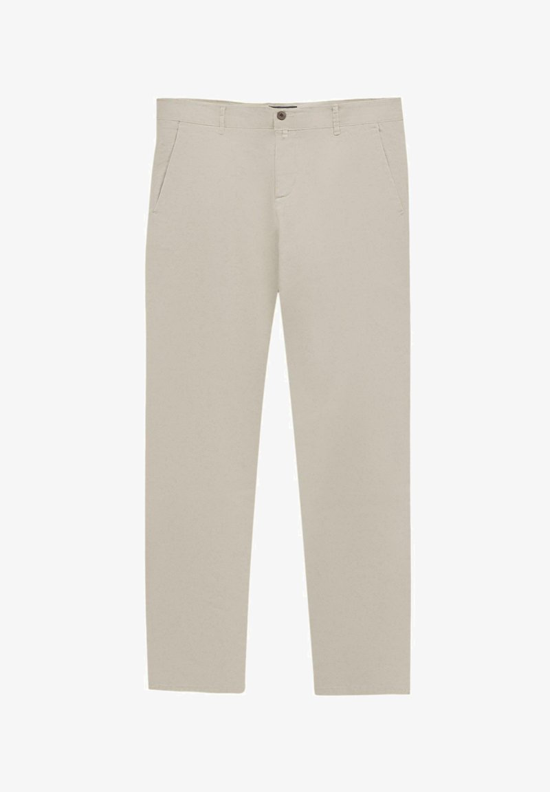 Beżowe bawełniane spodnie o prostym kroju nogawki, z przednimi kieszeniami i zapięciem na guzik w talii. Gładka tekstura na całej długości.