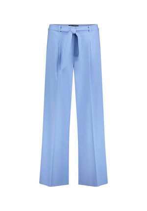 Pantalon large bleu clair en tissu léger et lisse, avec une ceinture à nouer à l'avant et des surpiqûres discrètes.
