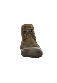 Botte à lacets en daim et cuir marron avec semelle épaisse en caoutchouc, présentée de face sur fond blanc.