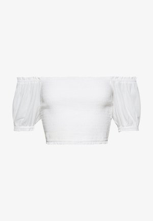 Witte off-the-shoulder crop top met pofmouwen, met een gemarmerde, textuur en gathering aan de hem. De stof heeft een zachte, iets doorschijnende kwaliteit.