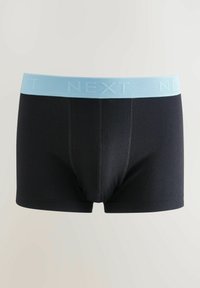 Fekete pamut boxer alsónadrág világoskék, emboszált feliratú gumival. Egyszerű dizájn, szegés részletekkel és kényelmes, szoros illeszkedéssel.