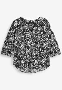 Sort og hvid bluse med blomsterprint og v-hals, trekvartærmer, letvægtigt stof og løs pasform, der har en buet kant.
