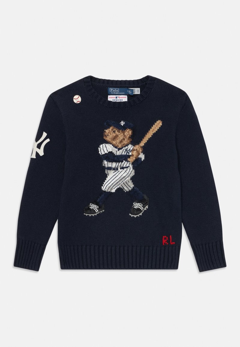 Sötétkék kötött pulóver, melyen egy plüssmaci grafika látható baseball öltözetben, az ujjon hímezett 'NY' logóval, valamint piros 'RL' felirattal az alján.