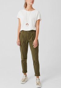 s.Oliver Cargobyxor - dark green
