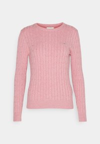 Różowy sweter z dzianiny o rypsowym wzorze, z okrągłym dekoltem i długimi rękawami. Ma małe logo na lewej piersi.