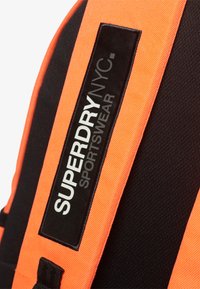 Superdry & Co UNISEX koralowy
