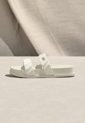FEBE - Matalakantaiset pistokkaat - off white